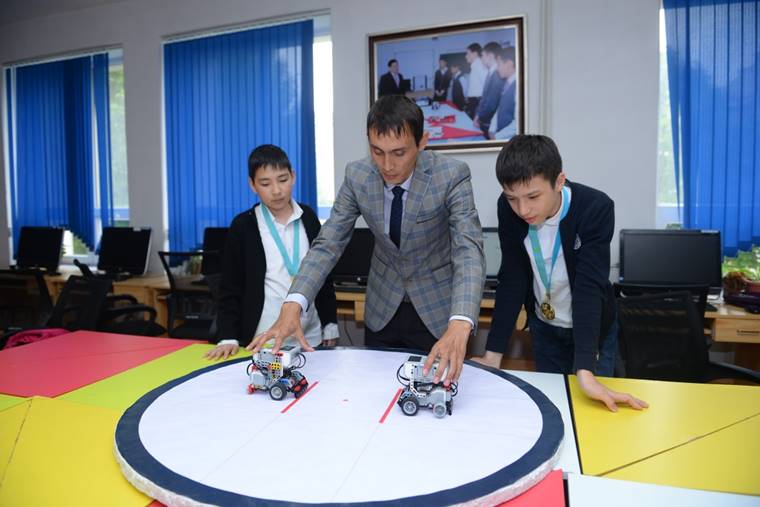 3D принтермен жұмыс